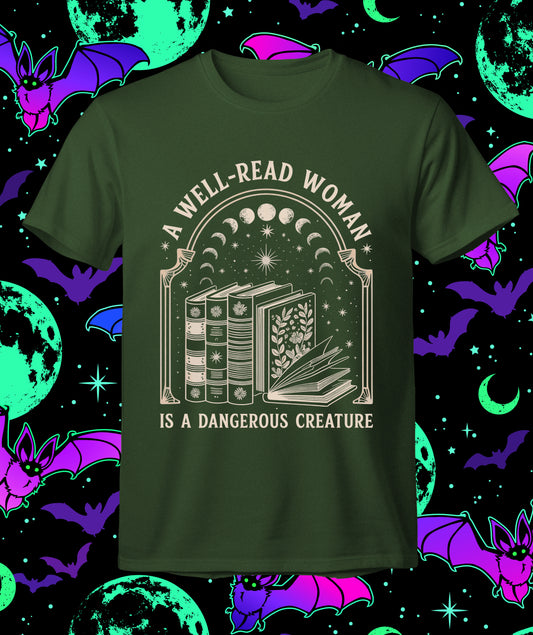 A Well Read Woman is a Dangerous Creature - T-shirt - vintage inspired design
