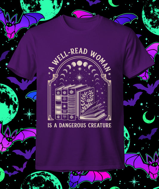 A Well Read Woman is a Dangerous Creature - T-shirt - vintage inspired design